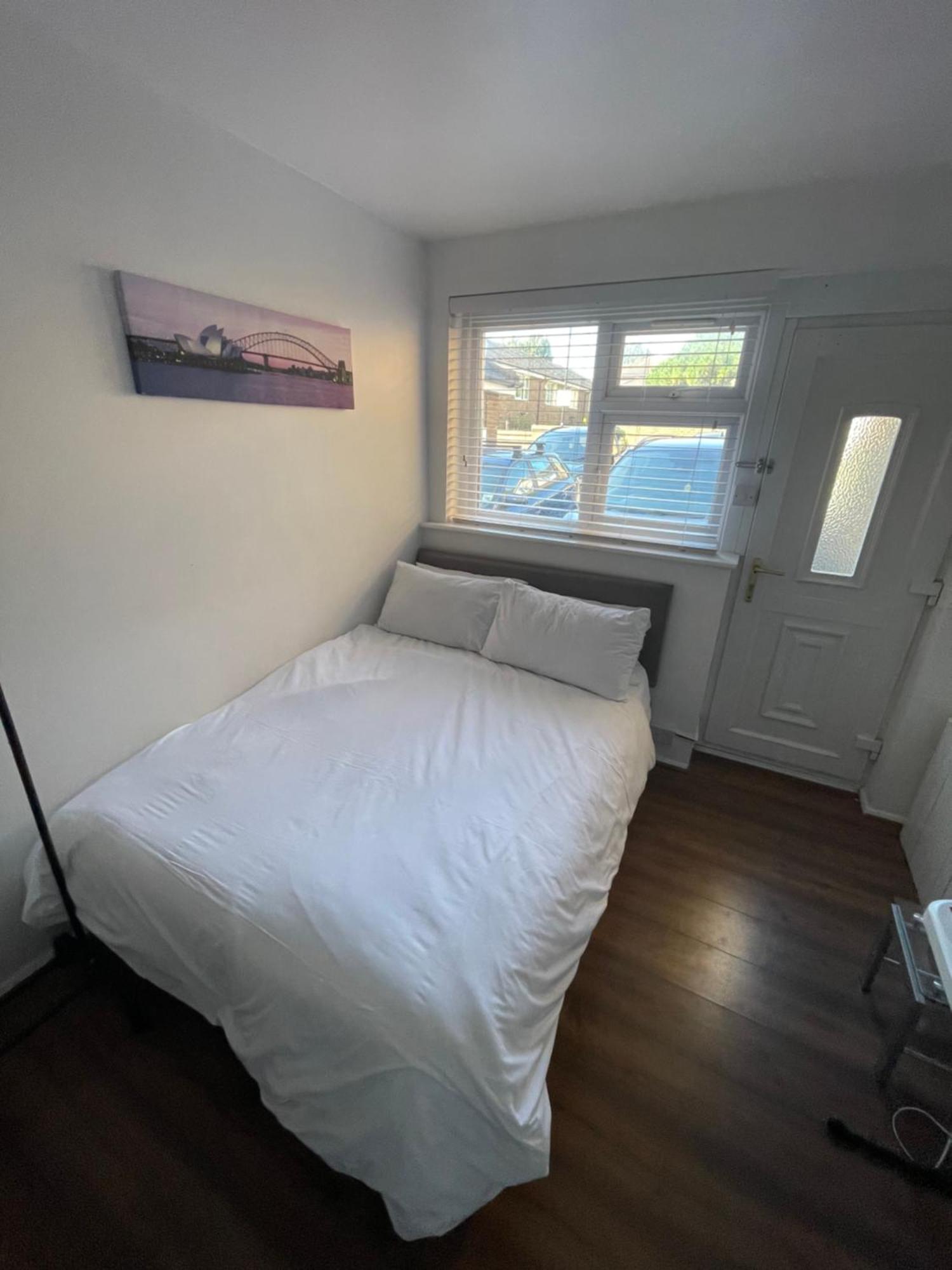 Fantastic Studio, Private Bathroom And Mini Kitchen. Thamesmead  エクステリア 写真